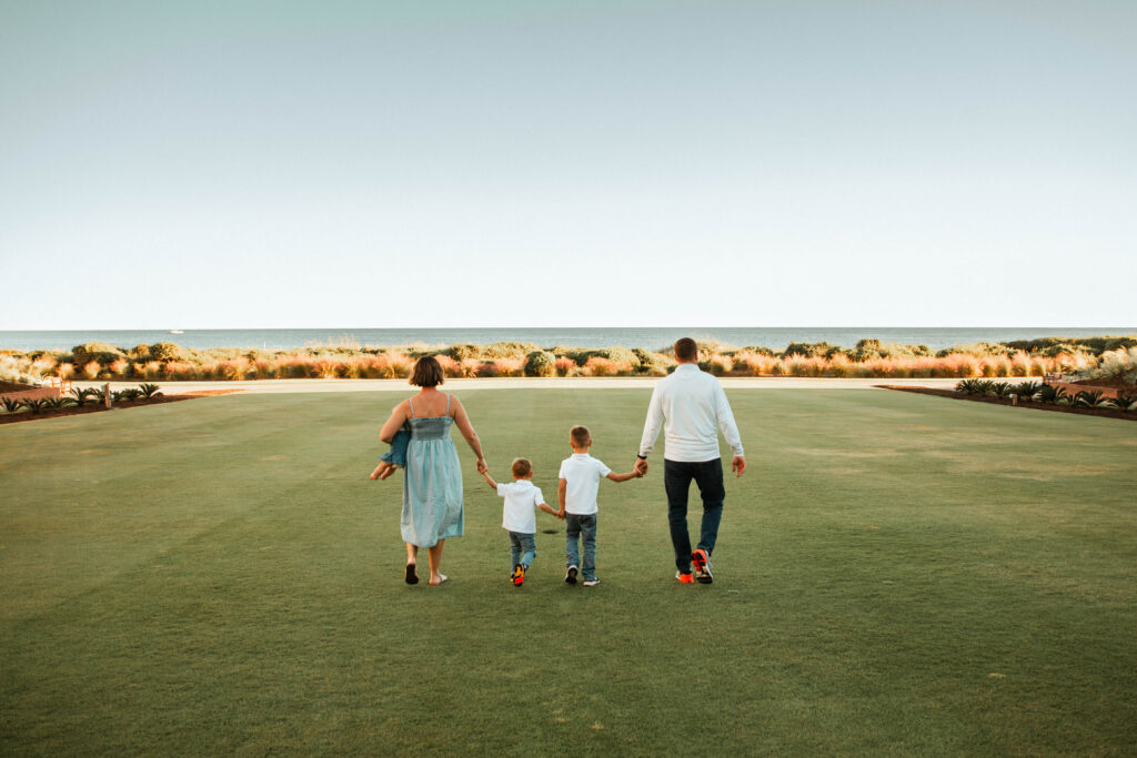 family of 5 walking to the Kiawah island shore line
